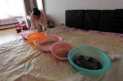 临武楼上漏水，住户失联，小区没物管，业主维权难！律师来支招……